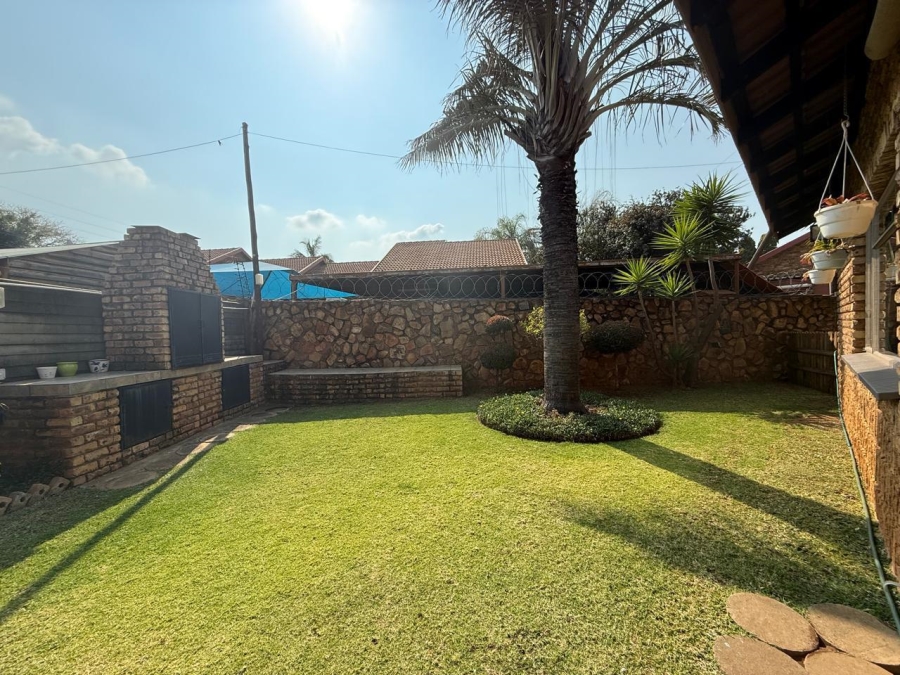 4 Bedroom Property for Sale in Geelhoutpark North West